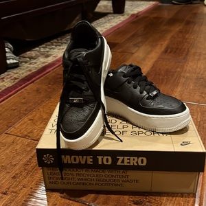 Nike Air Force 1 in black